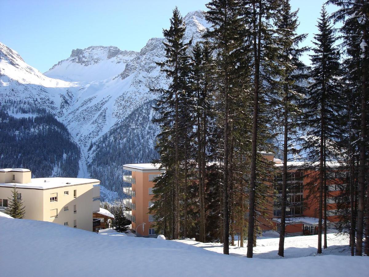 Promenade Apartment *